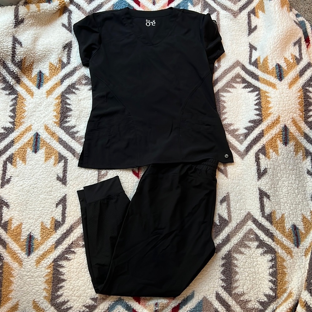 Barco one scrubs size large top and large petite bottoms